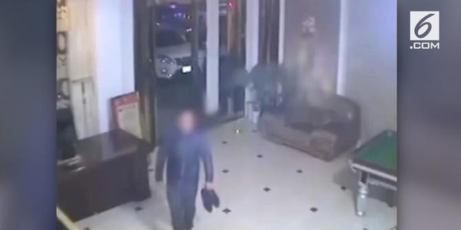 VIDEO: Maling Hotel Ditangkap Karena Bau Kaki