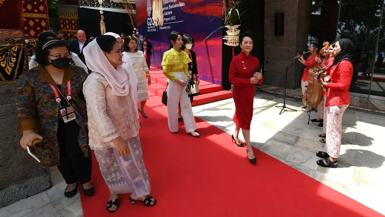 Ibu Negara Iriana Jokowi melakukan pertemuan dengan para pendamping pemimpin negara-negara G20 dan lembaga internasional.