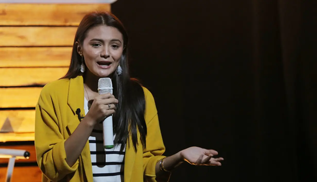 "Aku punya mamah yang kuat banget dalam hal pergaulan, aku sama sekali ga pernah nyentuh yang begitu-begituan. Jadi  balik lagi ke keluarga sama prinsip kita sendiri, " tuturnya. (Deki Prayoga/Bintang.com)