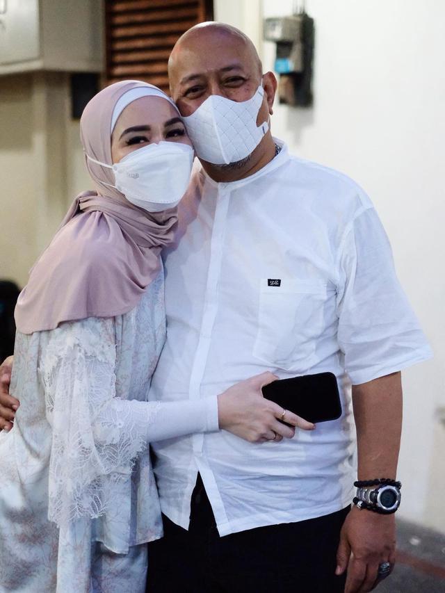 6 Potret Indro Warkop Bareng Putrinya Hada Kusumonegoro, Penuh Kehangatan