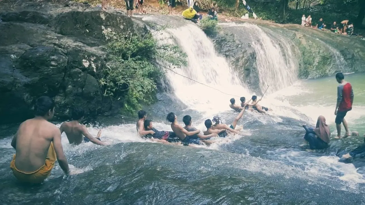 Wisata Air Terjun Doyam Gerigu di Kabupaten Paser