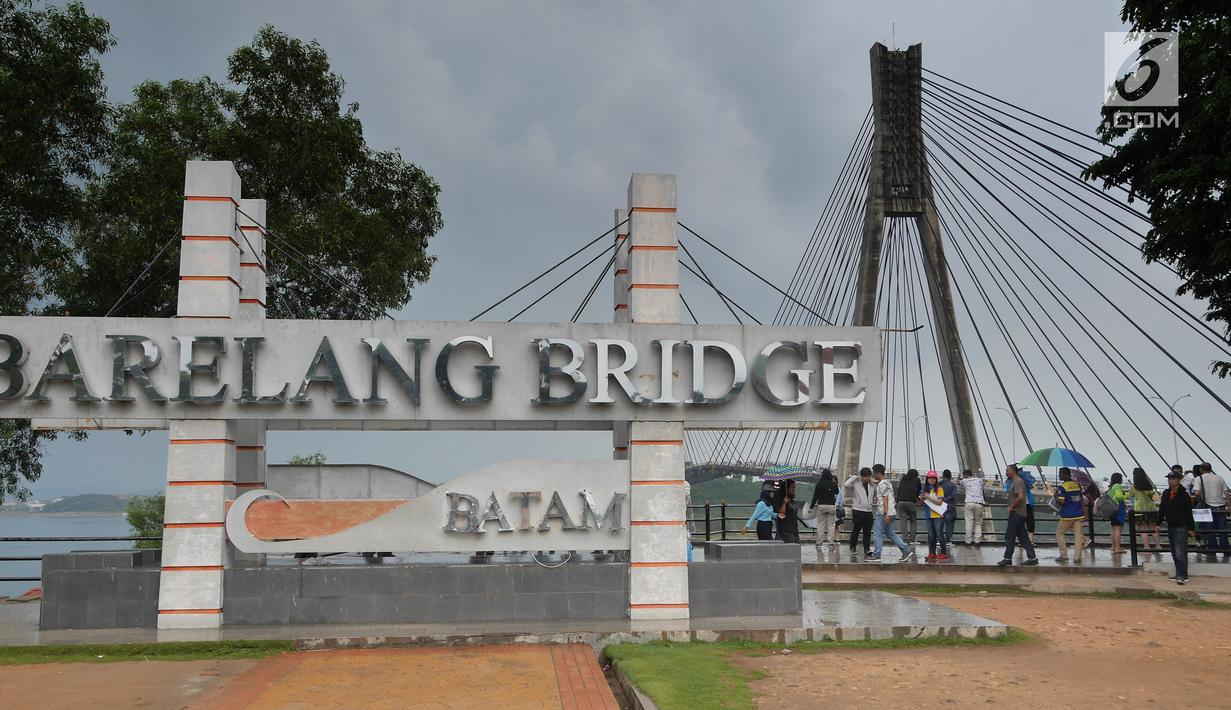 Foto Menikmati Pemandangan Dan Pesona Jembatan Barelang Di