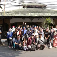 Menikmati empat jam perjalanan berkeliling Kota Jakarta bersama dengan Komunitas Ngopi Jakarta (NgoJak). (Fimela.com/Daniel Kampua)