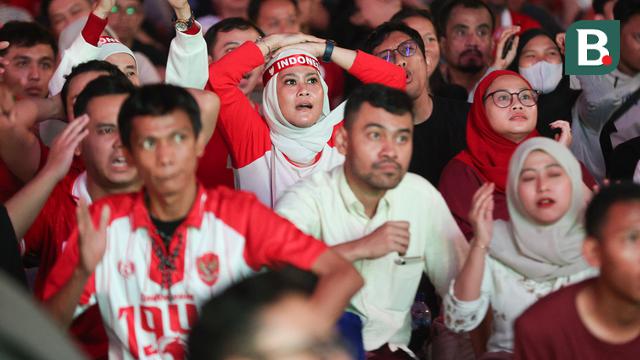 Foto: Ragam Ekspresi Suporter Timnas Indonesia saat Nobar Pertandingan Melawan China di Kualifikasi Piala Dunia 2026
