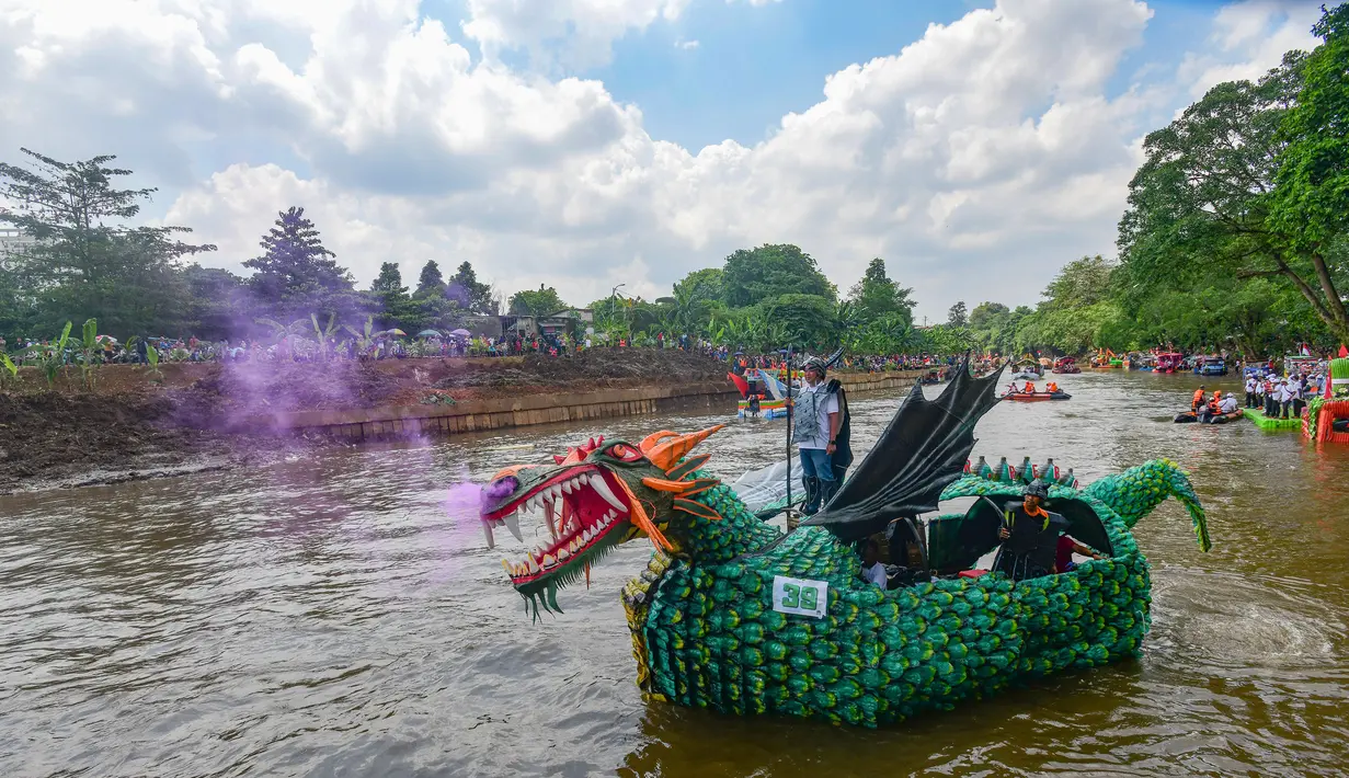 Festival ini juga menjadi sarana edukasi kreatif untuk meningkatkan kepedulian masyarakat dalam mengelola sampah demi kualitas lingkungan yang lebih baik. (merdeka.com/Arie Basuki)