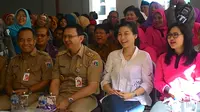 Ahok didampingi istri, Veronica Tan, menghadiri peresmian Ruang Publik Terbuka Ramah Anak di Rusunawa Pulogebang. (Liputan6.com/Ahmad Romadoni)