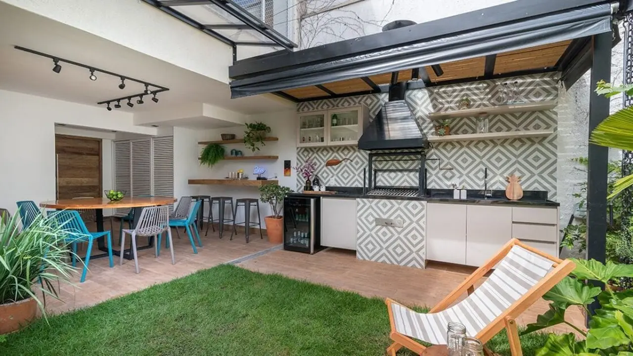 7 Rekomendasi Desain Teras Belakang Rumah yang Minimalis dan Ciptakan Suasana Nyaman dan Sejuk