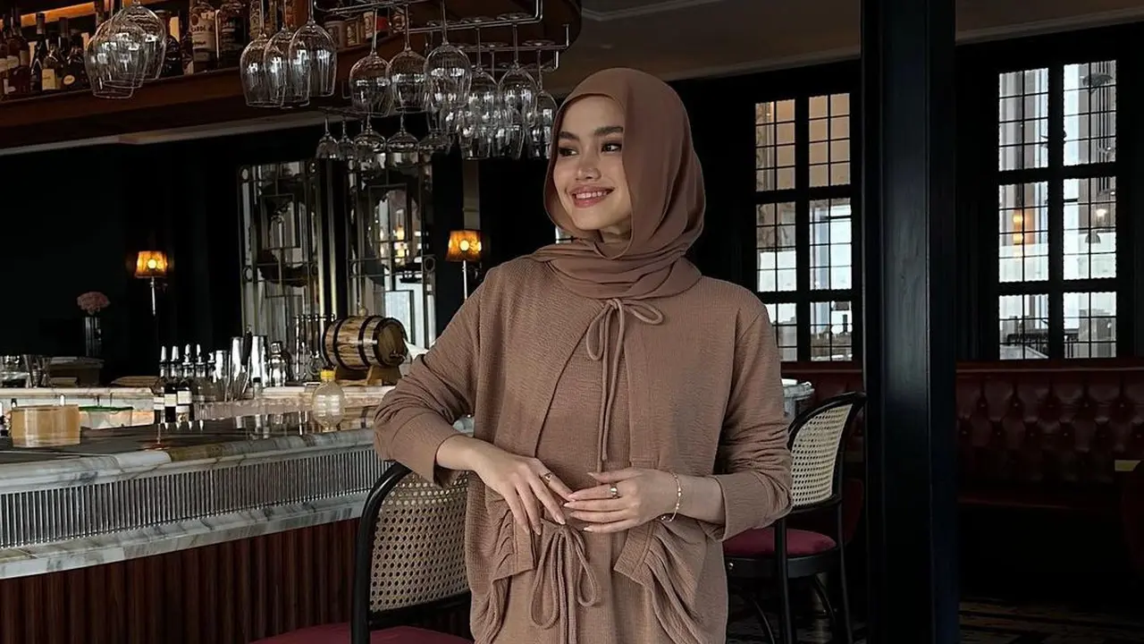 Style Gamis ala Selebgram hingga Artis