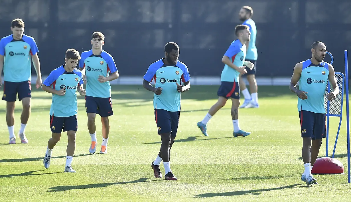 Terlebih lagi saat ini Blaugrana sudah mendapatkan Franck Kessie dan Andreas Christensen dengan status bebas transfer. Kabar terbaru, mereka sudah sepakat dengan Leeds United untuk memboyong Raphinha. (AFP/Pau Barrena)