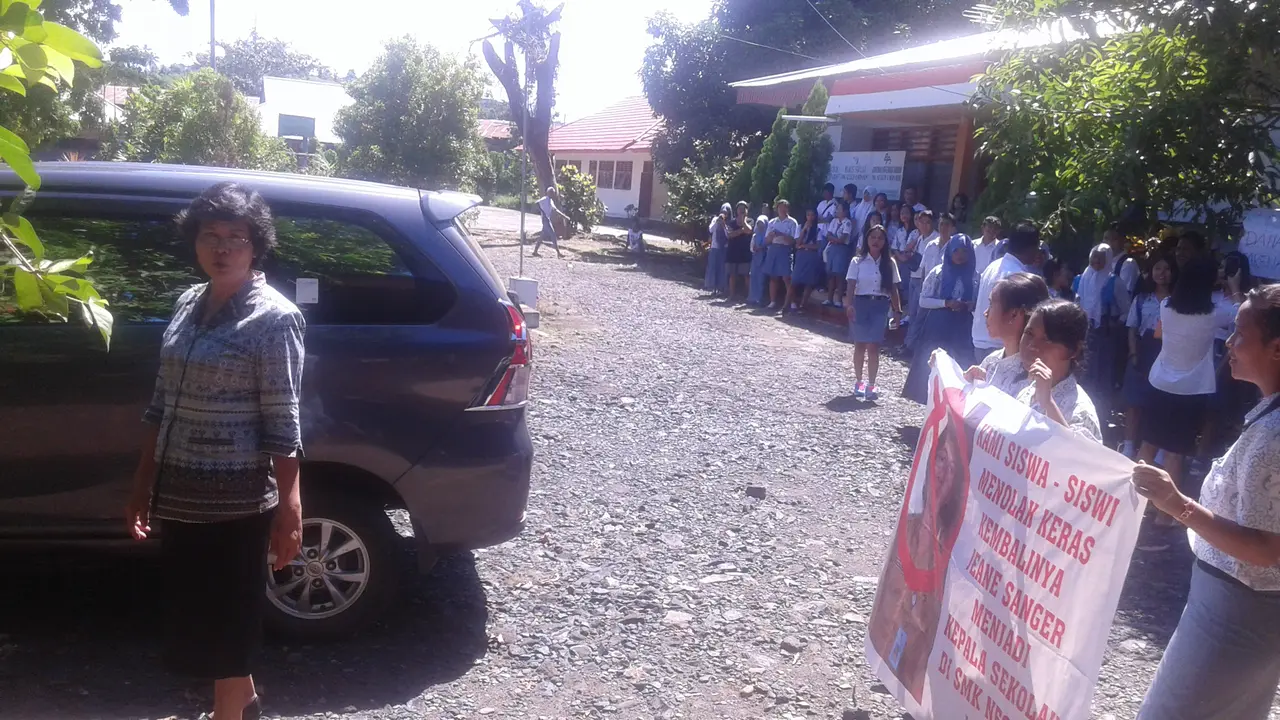 Kepala sekolah Manado