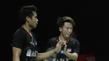 Pasangan Indonesia, Tontowi Ahmad/Lilyana Natsir, saat melawan wakil Cina, Zheng Siwei/Huang Yaqiong, pada laga Indonesia Masters 2019 di Istora, Jakarta, Minggu (27/1). Tontowi/Liliyana kalah 21-19, 19-21, 16-21. (Bola.com/M Iqbal Ichsan)