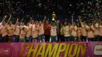 Pebasket putri Surabaya Fever menjuarai WNBL Championship 2015 yang berlangsung di Hall A Senayan, Jakarta, Jumat (8/5/2015). Surabaya Fever unggul 65-53 atas Sahabat Wisma Sehati Semarang. (Liputan6.com/Helmi Fithriansyah)