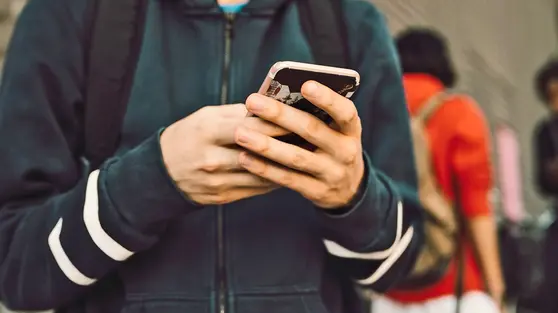 Studi: Screen Time Berlebihan Memicu Pikiran Bunuh Diri Mahasiswa