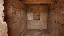 Ruang pemakaman berada di dalam sebuah piramida di situs arkeologi Meroe di Bejrawiya, Sudan, Sabtu, 1 Agustus 2026. (Foto AP/Mohnd Blal)