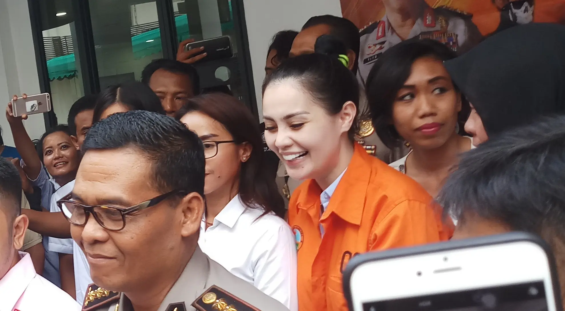 Ini merupakan kali ketiga bagi Jennifer Dunn berurusan dengan polisi terkait kasus narkoba.