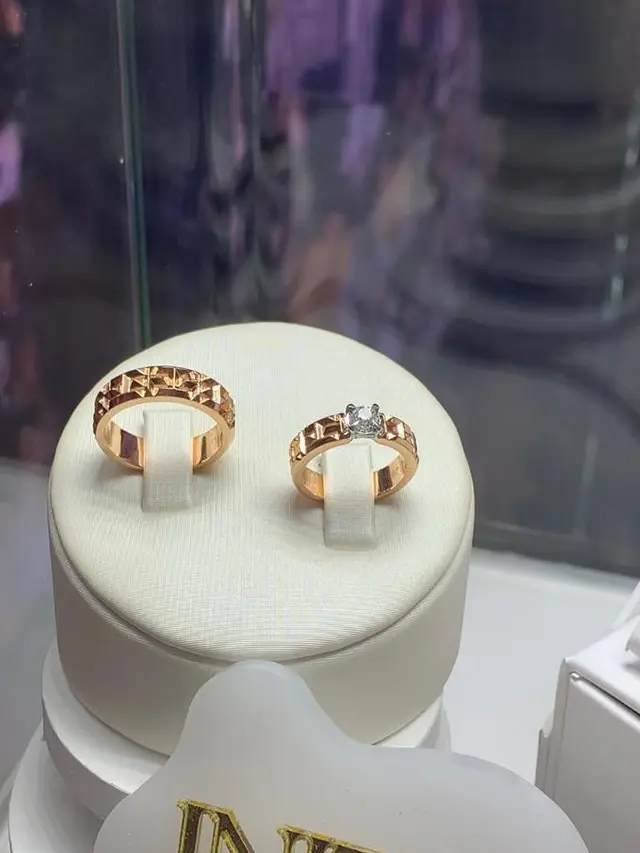 Mengintip Tren Cincin Pernikahan 2023, Warna Ini Paling Jadi Incaran