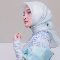 Tips merawat rambut untuk wanita yang mengenakan hijab yang aktif beraktivitas seharian dari Fatin Shidqia. (Foto: istagram/fatin30)