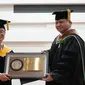 Menteri Koordinator Bidang Perekonomian Airlangga Hartarto mendapat anugerah Doktor Honoris Causa dari Gyeongsang National University (GNU) di Kota Jinju, Korea Selatan, Selasa (21/5/2024). (Dok Kemenko Perekonomian)