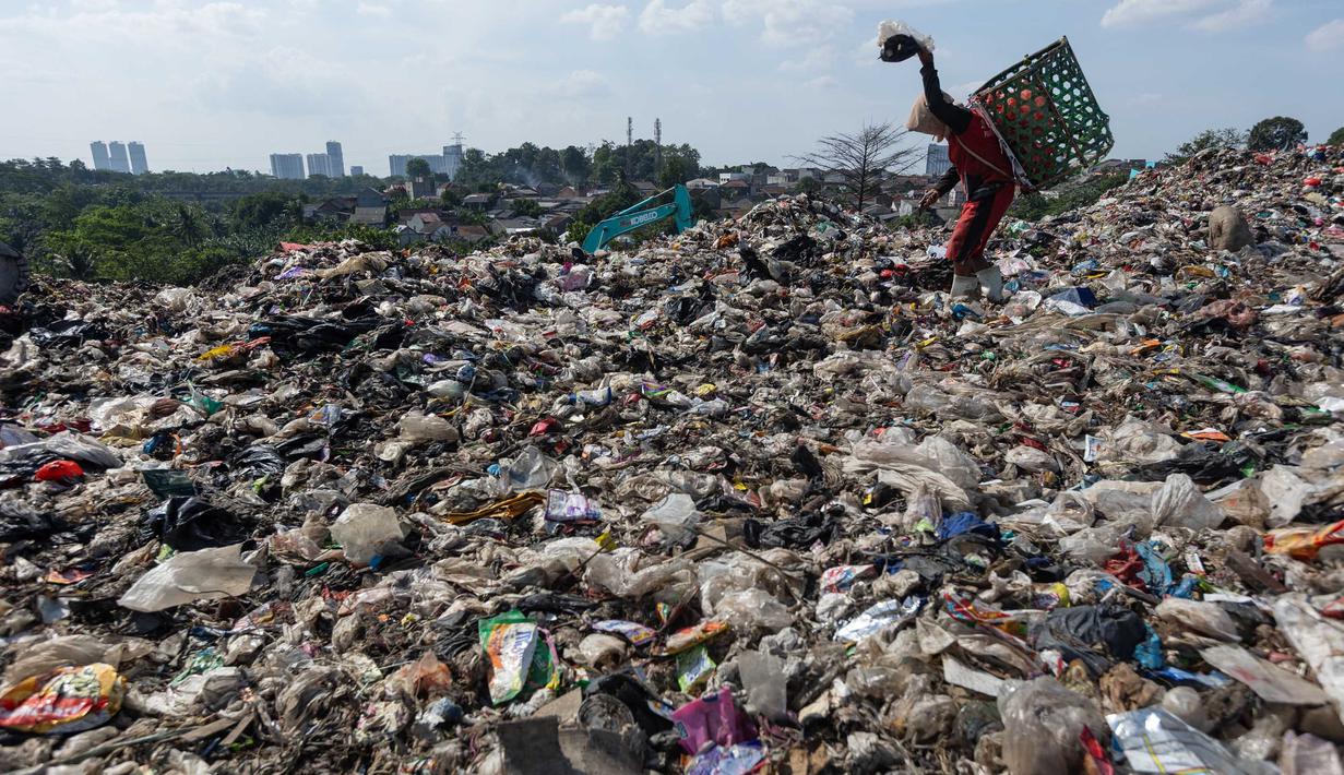 Tempat Pembuangan Akhir (TPA) Cipeucang di Tangerang Selatan, Banten disebut-sebut akan menjadi lokasi rencana pembangunan pembangkit listrik tenaga sampah (PLTSa) atau yang kini dikenal sebagai Pengolahan Sampah menjadi Energi Listrik (PSEL). (Kristianto Purnomo/AFP)