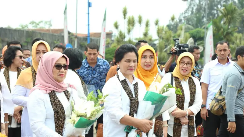 Ibu Negara Iriana Joko Widodo dan Mufidah Jusuf Kalla