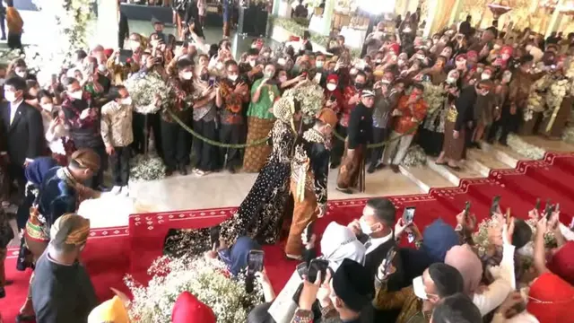 Gaya Kaesang Pangarep-Erina Gudono dalam Balutan Busana Solo Putri di Acara Tasyakuran