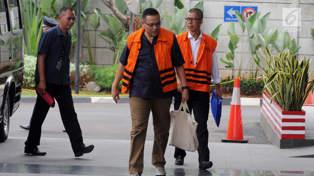 Pakai Rompi Tahanan, Eks Kalapas Sukamiskin Jalani Pemeriksaan KPK