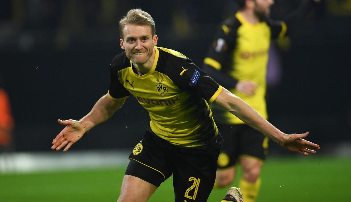 Andre Schurrle. Sayap kiri Jerman yang kini berusia 31 tahun dan telah pensiun pada Juli 2020 bersama Borussia Dortmund ini sebelumnya telah memperkuat Dortmund sejak awal musim 2016/2017 usai didatangkan dari VfL Wolfsburg dengan nilai transfer 30 juta euro atau kini setara Rp456,1 miliar. Ia sempat dipinjamkan ke Fulham dan Spartak Moscow masing-masing selama 1 musim pada 2018/2019 dan 2019/2020. Bersama Dortmund, ia total tampil dalam 51 laga di semua ajang dengan torehan 8 gol dan 10 assist. (AFP/Patrik Stollarz)