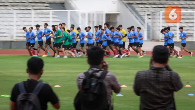 Foto: Shin Tae-yong Buka Hari Pertama TC Timnas Indonesia U-19 dengan Latihan Fisik, Disambangi Juga oleh Ketum PSSI dan Kemenpora
