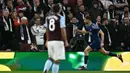 Melalui skema serangan balik cepat, Paris Saint-Germain membuka keunggulan di menit ke-11 lewat aksi Achraf Hakimi. (Paul ELLIS/AFP)