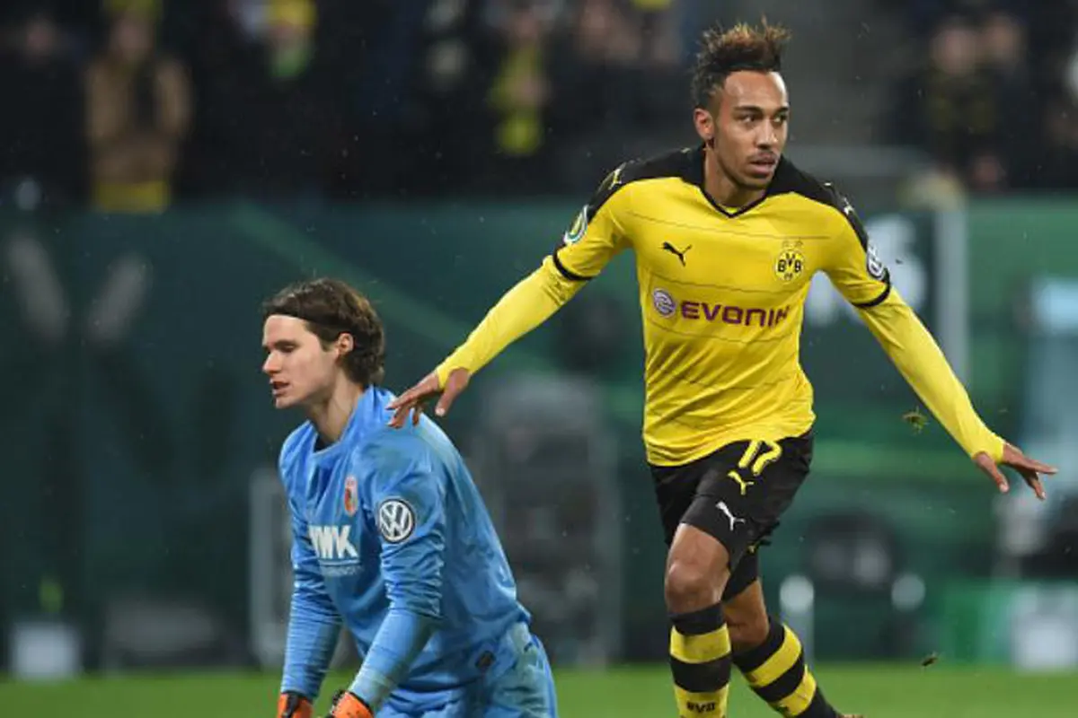 Augsburg vs Borussia Dortmund