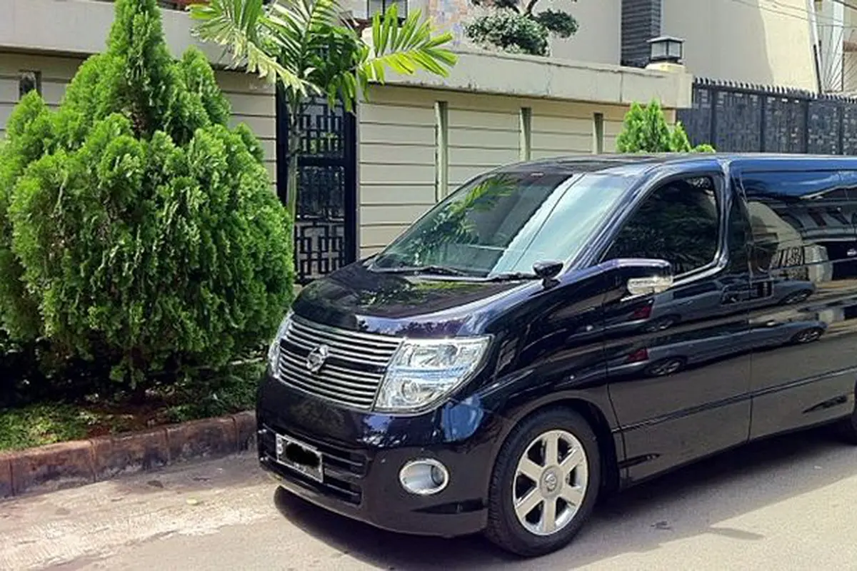 Harga Kijang Innova Baru Setara Alphard Bekas, Pilih Mana?