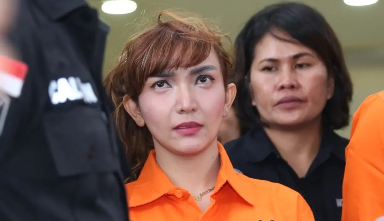 "Iya itu ranahnya penyidikan, untuk kepentingan pengembangan perkara. Jadi saya tidak bisa sebut, ntar kabur orangnya," lanjut kuasa hukum Roro Fitria. (Nurwahyunan/Bintang.com)
