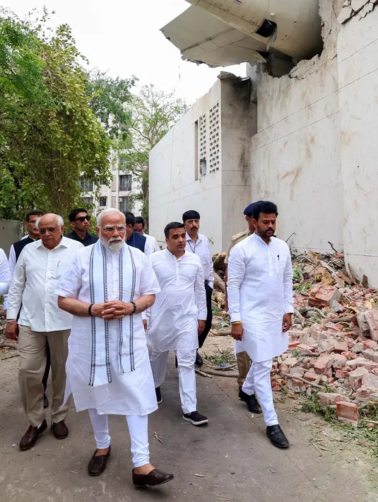 Perdana Menteri India Narendra Modi menyebut tragedi kecelakaan pesawat tersebut terlalu memilukan. (Biro Informasi Pers India (PIB)/AFP)
