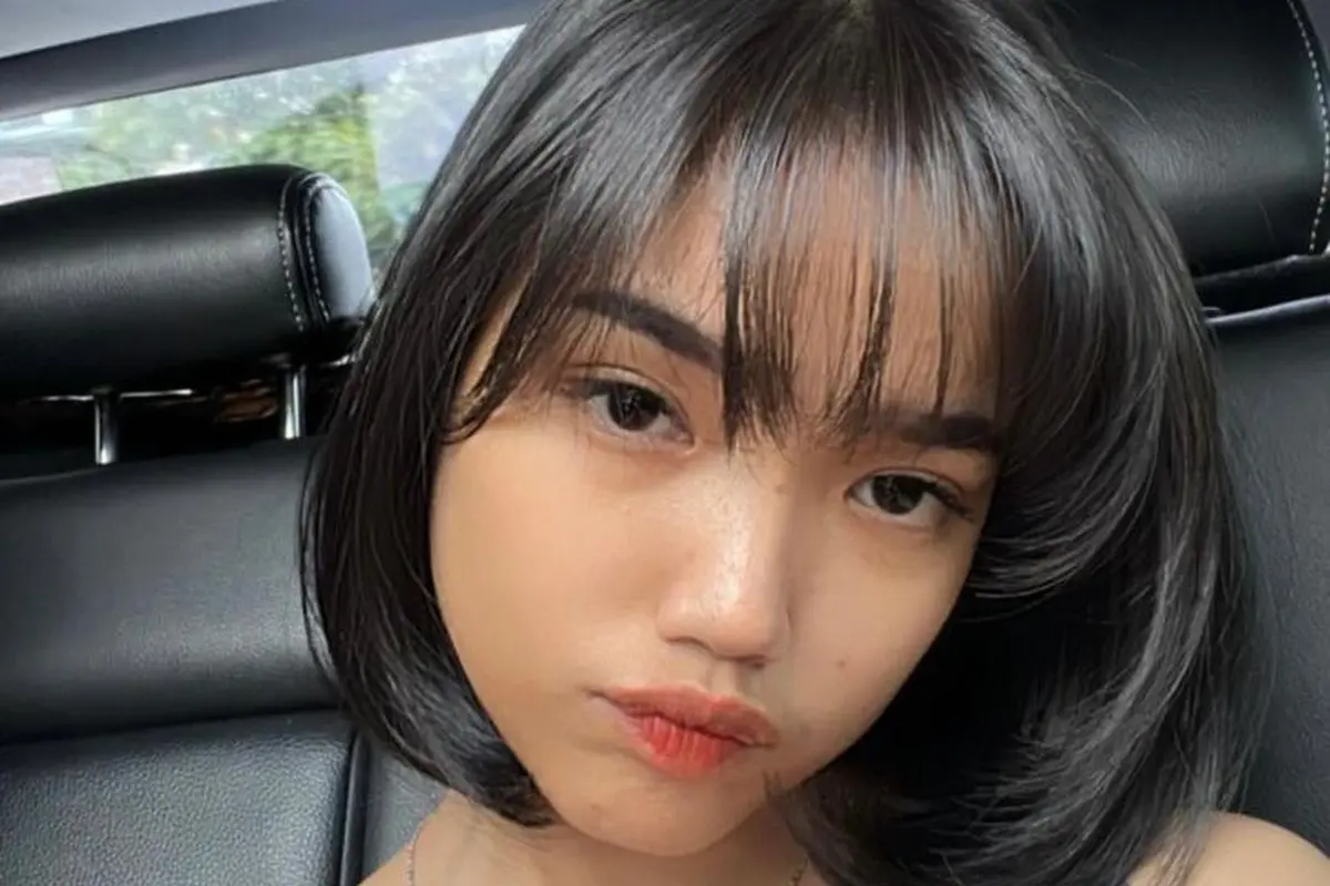 10 Potret Transformasi Gaya Rambut Fuji yang Kini Genap 20 Tahun, Selalu Keren