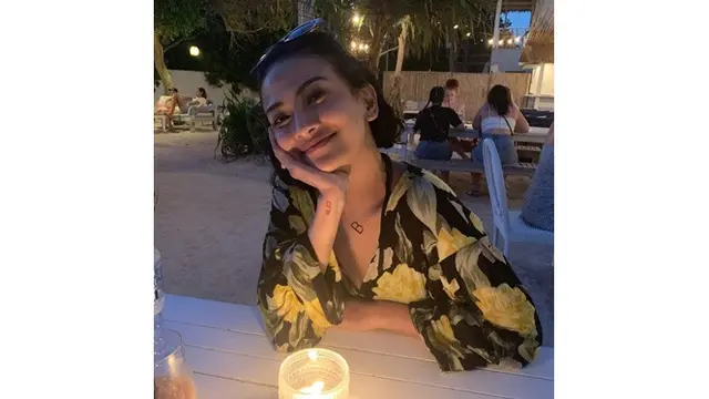 6 Gaya Vanessa Angel Saat Liburan ke Bali, Makin Memesona