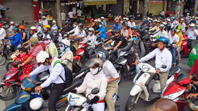 Ilustrasi Sepeda Motor di jalanan negara Vietnam