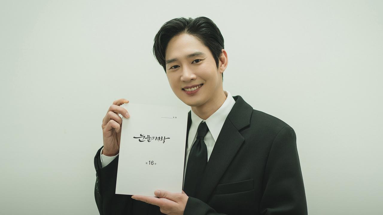 Park Sung Hoon pamit saat drakor Queen of Tears Tamat. (tvN via Soompi)