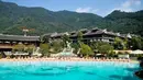 Orang-orang berlatih yoga di ruang terbuka di Wilayah Jianhe, Provinsi Guizhou, China barat daya, pada 30 Agustus 2020. (Xinhua/Yang Wenbin)