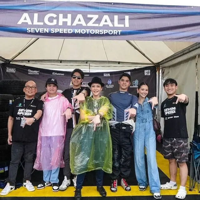 7 Kebersamaan Alyssa Daguise dan Al Ghazali di Kompetisi Drifting, Tampil Mesra