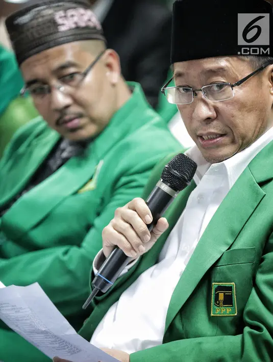 Ketua Umum PPP versi Muktamar Jakarta, Humphrey Djemat dalam jumpa pers di kantornya, Rabu (6/2). Humphrey menilai langkah PPP kubu Romahurmuziy melaporkannya ke kepolisian berkaitan pilpres 2019 yang mendukung Prabowo-Sandi. (Liputan6.com/Faizal Fanani)