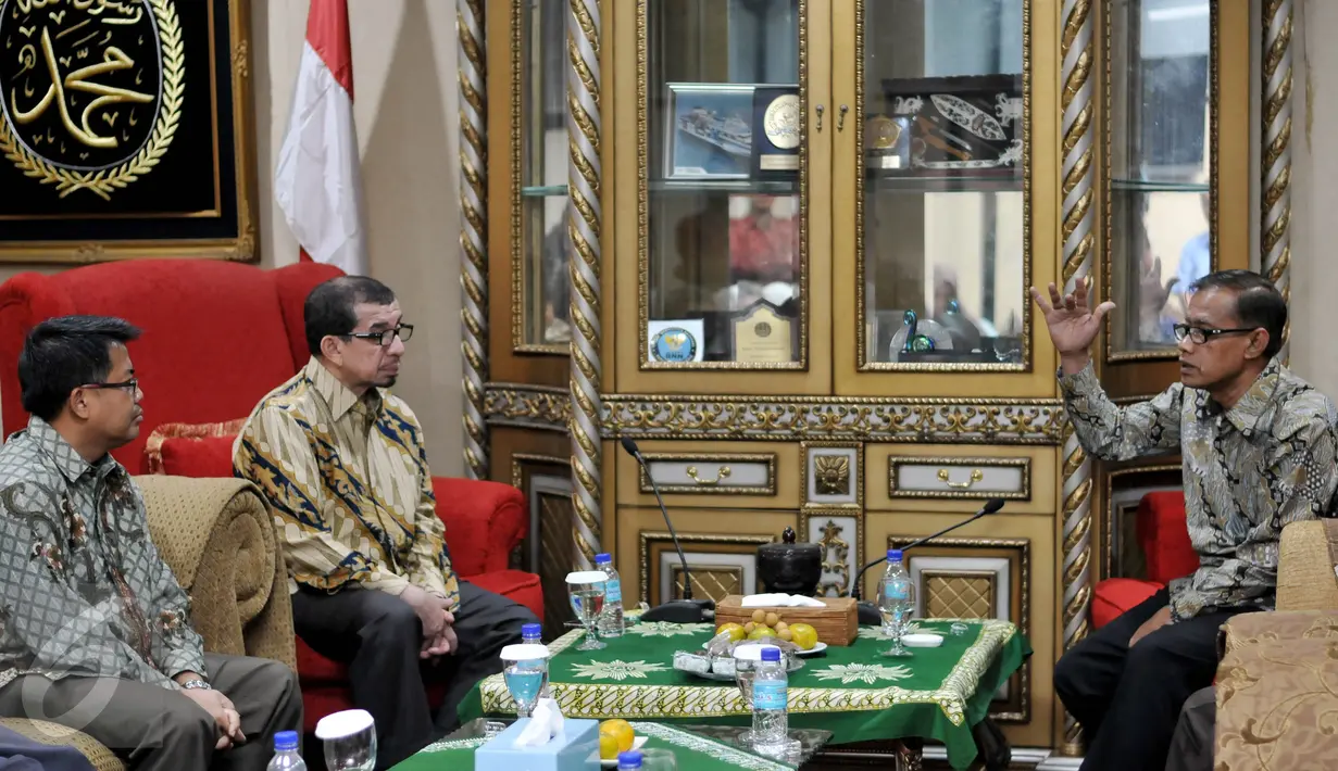 Ketua Umum Muhammadiyah, Haedar Nashir saat menerima PKS di Kantor Muhammadiyah, Jakarta, Rabu (6/1/2015). Kunjungan tersebut untuk mendengar aspirasi Muhammadiyah. (Liputan6.com/Johan Tallo)