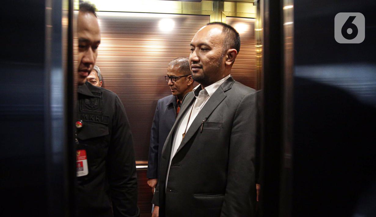 Ketua Majelis Kehormatan Mahkamah Konstitusi (MKMK) Jimly Asshiddiqie diketahui telah membacakan sembilan isu yang muncul dalam laporan terkait dugaan pelanggaran etik hakim konstitusi. Salah satu isu tersebut terkait dugaan konflik kepentingan. (Liputan6.com/Faizal Fanani)