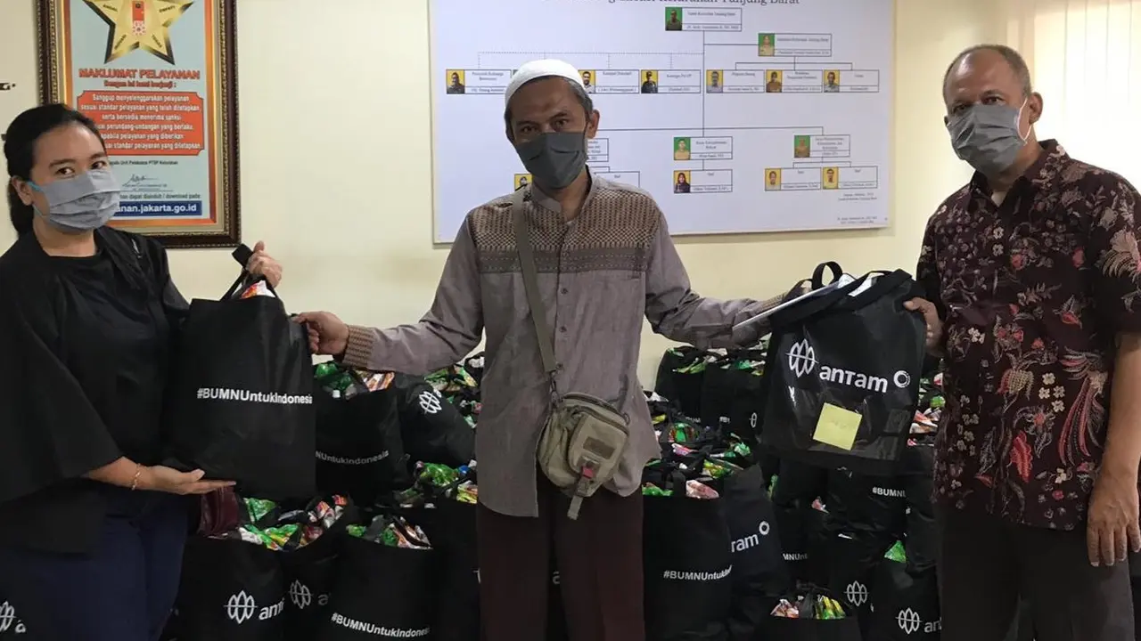 Antam Salurkan 18.000 Paket Sembako Ramadan untuk Masyarakat di Sekitar Wilayah Kerja