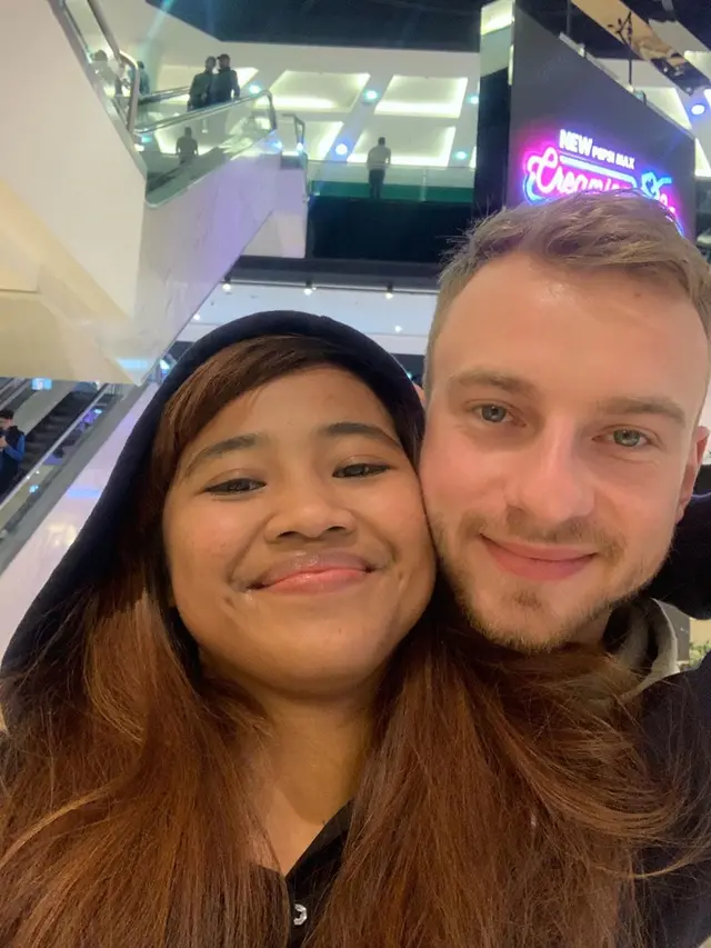Sempat Viral dengan Makan Sabun, Ini 6 Potret Helen Junet dengan Pacar Bulenya