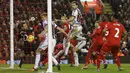 Proses terjadinya gol pemain West Bromwich, Jonas Olsson, ke gawang Liverpool pada laga Liga Premier Inggris di Stadion Anfield, Inggris, Minggu (13/12/2015). (Reuters/Carl Recine)