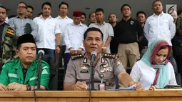 Kabid Humas Polda Metro, Jaya Kombes Argo Yuwono memberi keterangan terkait terduga pelaku persekusi U dan M di Polda Metro Jaya, Jakarta, Jumat (2/6). (Liputan6.com/Immanuel Antonius)