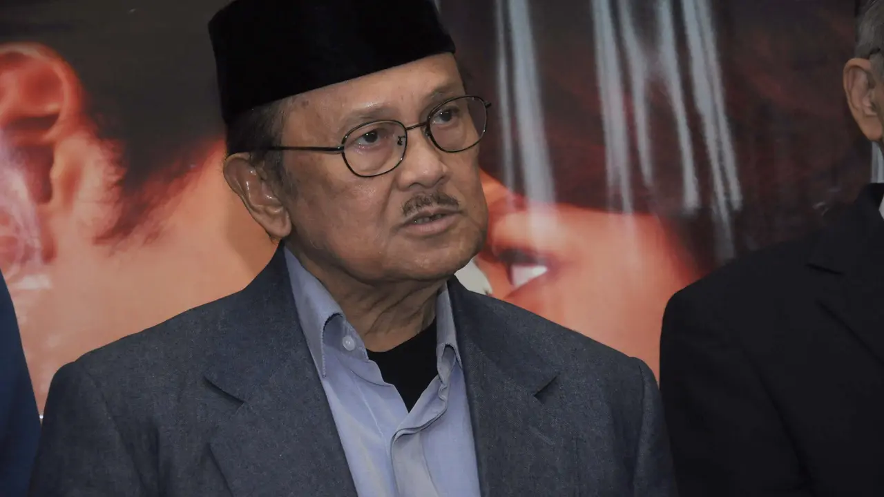 [FOTO] Habibie Akan Sumbangkan Royalty ‘Habibie & Ainun’