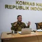 Komisioner Pemantau dan Penyelidik Komnas HAM RI M. Choirul Anam saat konferensi pers terkait Rancangan Perpres tentang tugas TNI dalam mengatasi terorisme di Kantor Komnas HAM, Jakarta, Rabu (24/6/2020). Rancangan Perpres itu dinilai berlandas criminal justice system. (Liputan6.com/Faizal Fanani)