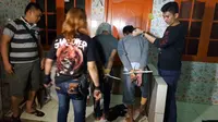 2 tersangka pembunuh pria di Serpong diringkus aparat gabungan Polda Metro Jaya dan Polres Tangsel (Liputan6.com/Pramita)