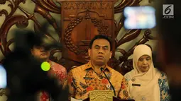 Pelaksana harian (Plh) Gubernur DKI Jakarta, Saefullah mengumumkan penetapan UMP DKI 2019 di Balai Kota Jakarta, Kamis (1/11). UMP DKI 2019 ditetapkan Rp 3,94 juta atau naik 8,03 persen dari UMP DKI 2018 sebesar Rp 3.648.035. (Liputan6.com/Johan Tallo)